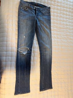 7 for All Man Kind Women's Faded Blue Skinny Jeans with Distressed Knee- vintage
